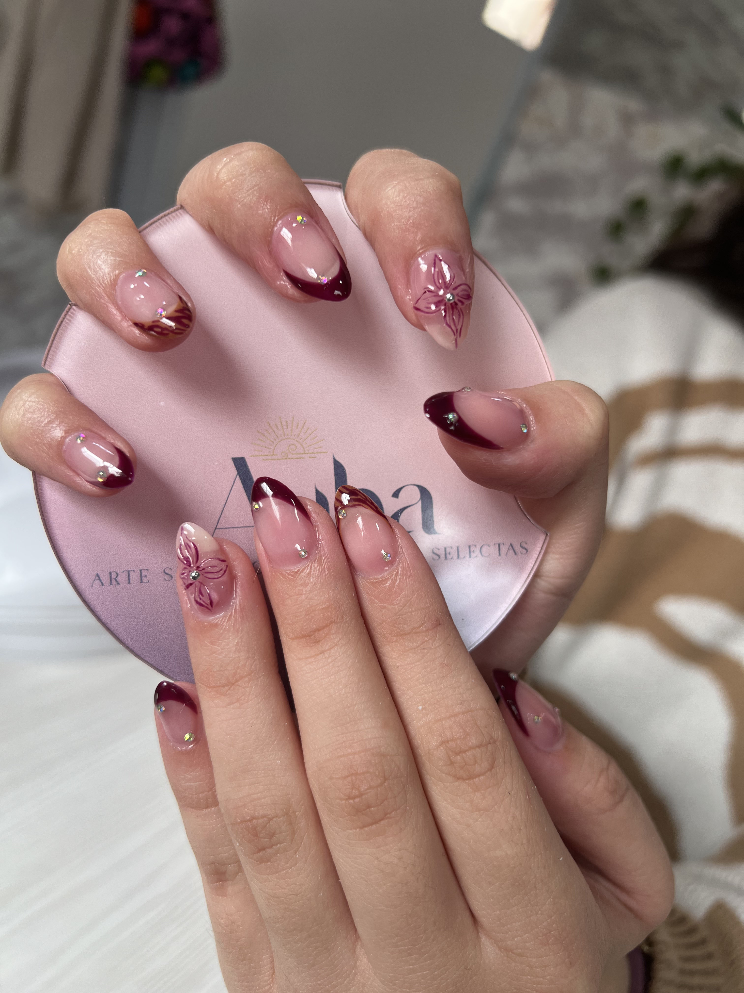 Pedicura decorativa profesional - AUBA Beauty Studio